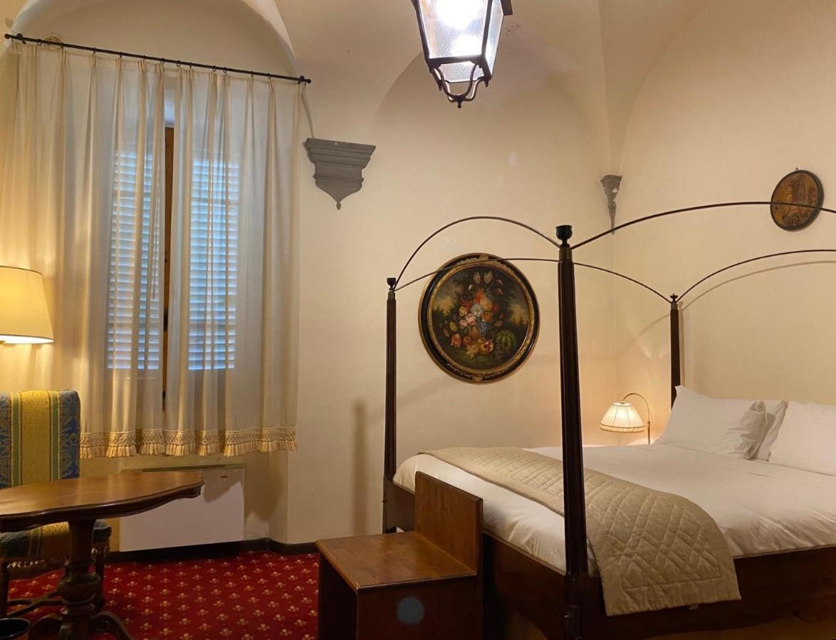 מונטופולי אין ואל ד'ארנו Quattro Gigli Hotel מראה חיצוני תמונה