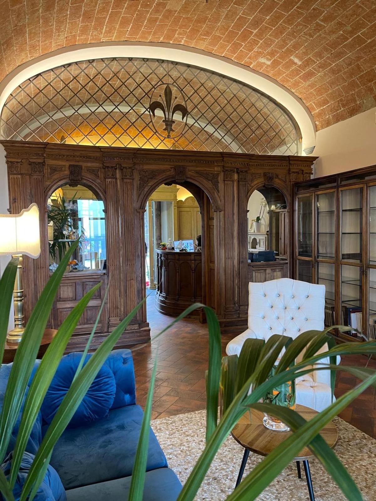 מונטופולי אין ואל ד'ארנו Quattro Gigli Hotel מראה חיצוני תמונה