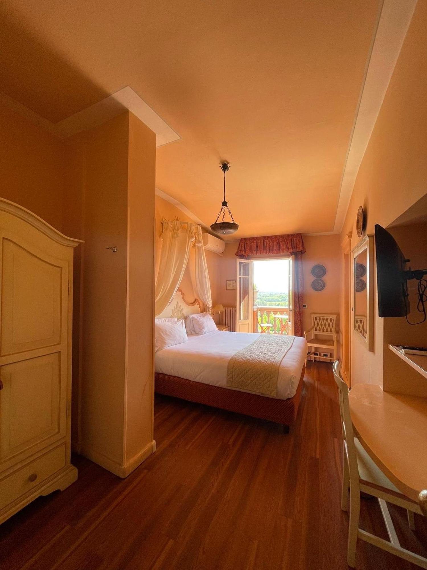 מונטופולי אין ואל ד'ארנו Quattro Gigli Hotel מראה חיצוני תמונה