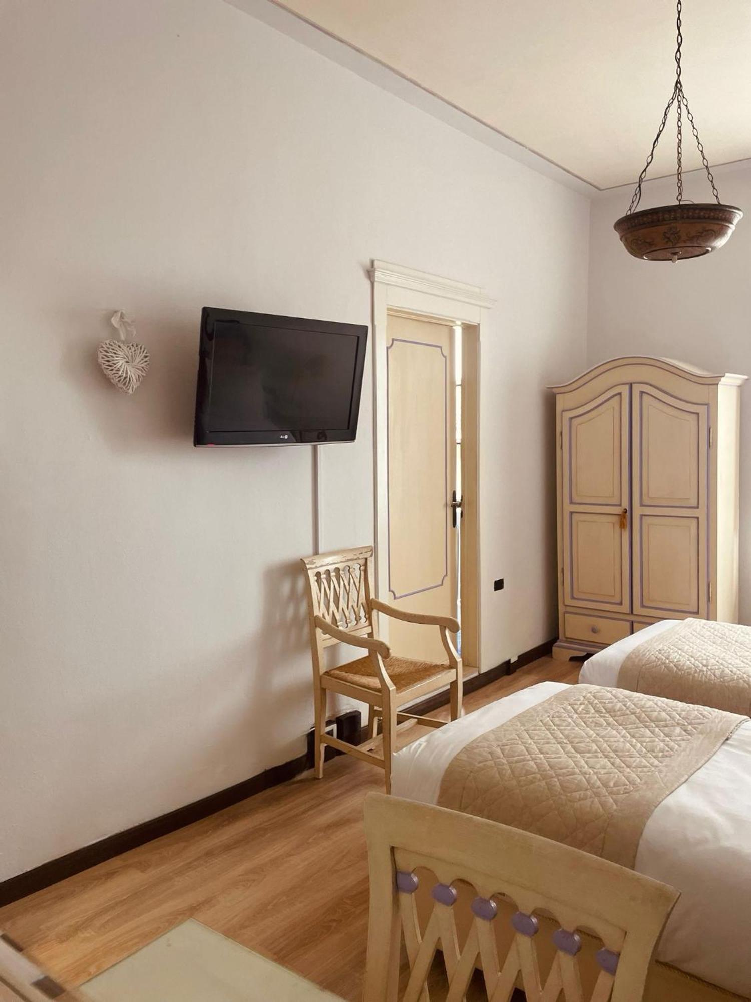 מונטופולי אין ואל ד'ארנו Quattro Gigli Hotel מראה חיצוני תמונה